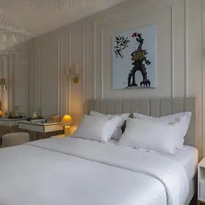 Elegant 1 Min To The Main Square Apartment